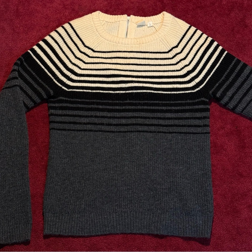 GAP Cream and Black Grey Knit Sweater